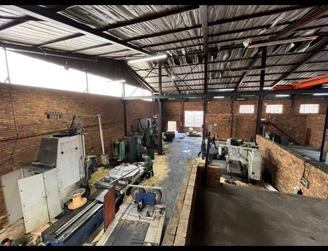 989M² WAREHOUSE FOR SALE IN BRAKPAN CENTRAL